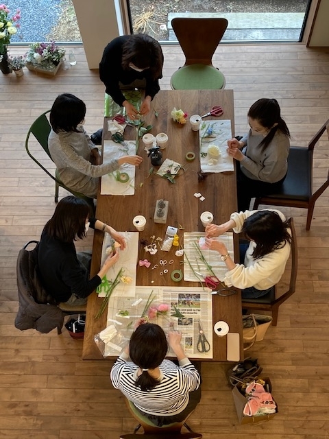 胸元を彩る 手作り生花コサージュ ワークショップ